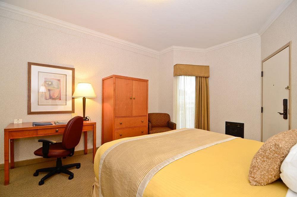 Western De Anza 3* Monterey