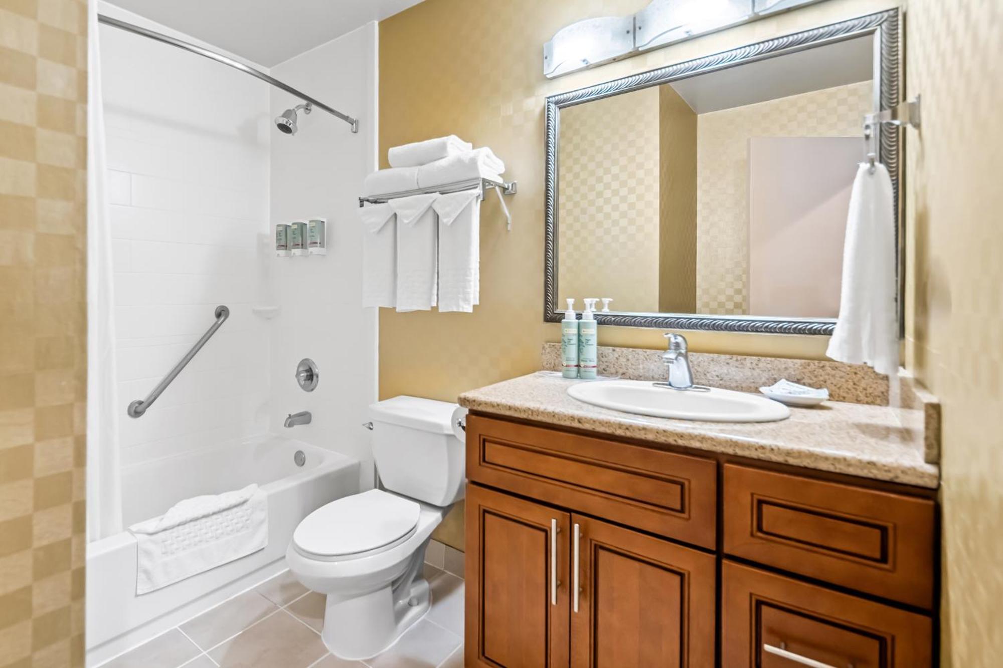 Western De Anza 3* Monterey