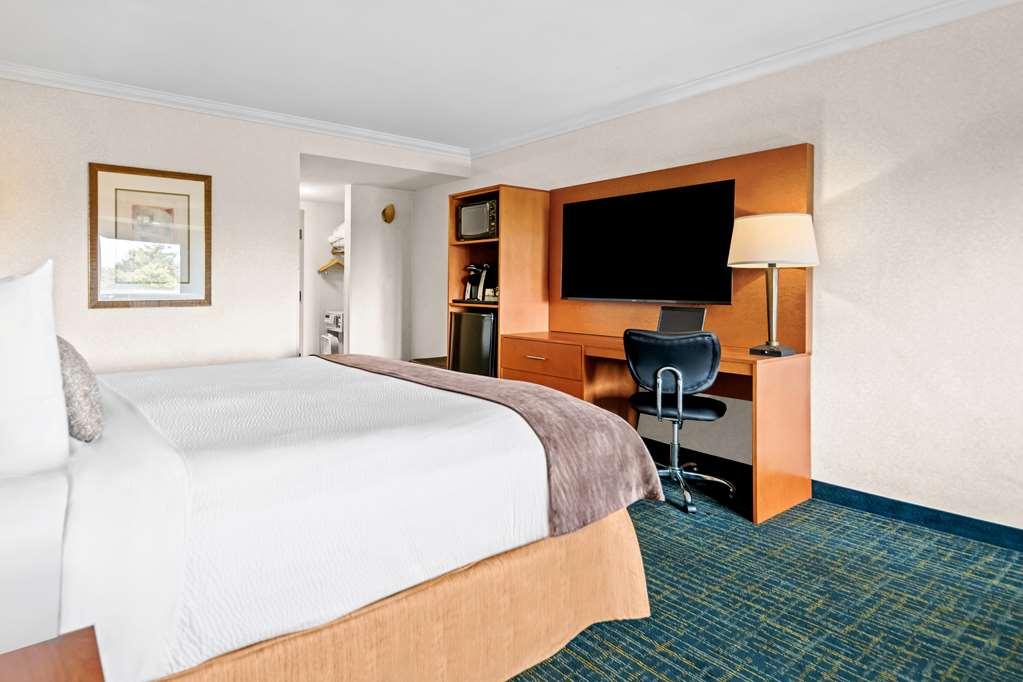 Western De Anza 3* Monterey