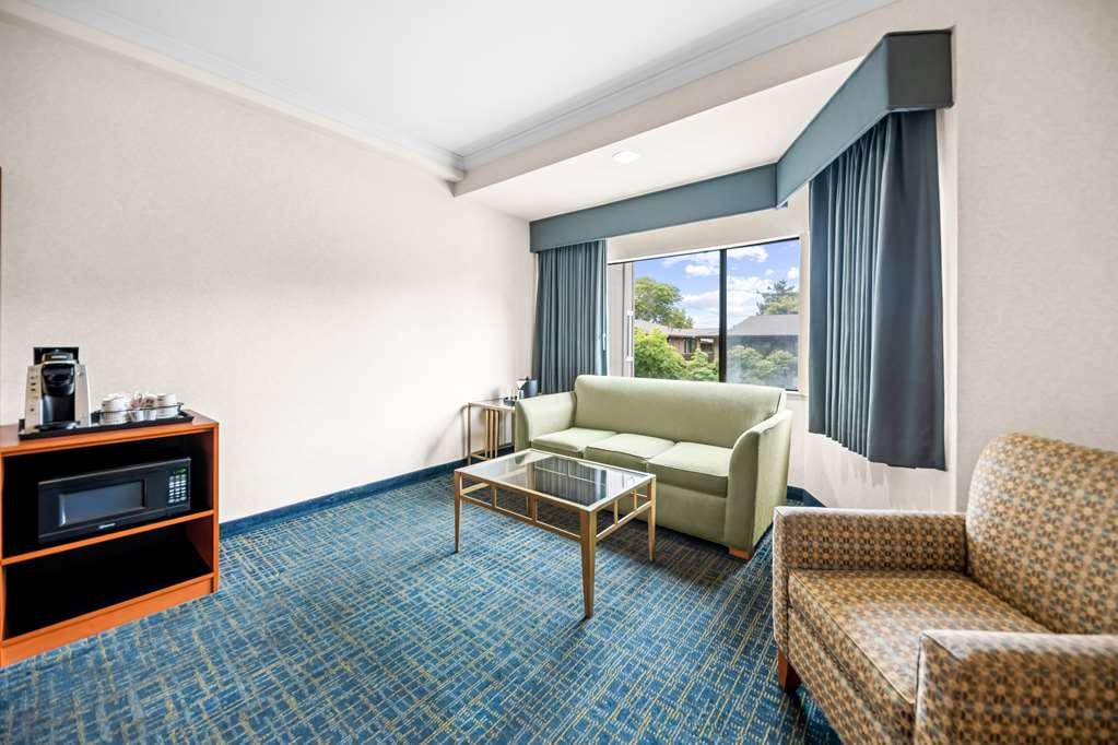 Western De Anza 3* Monterey